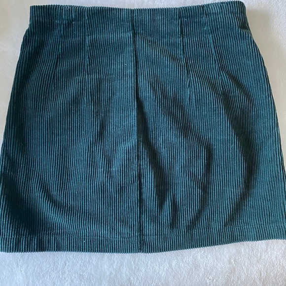 Little skirt 💚 - Picture 7 of 12